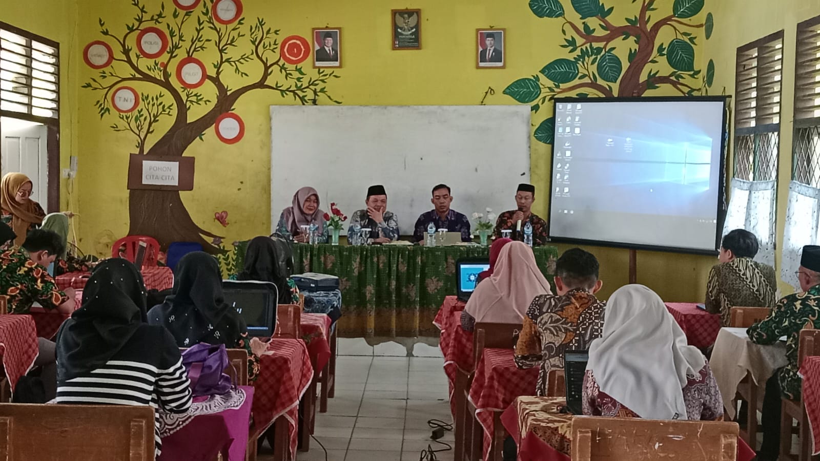 Workshop Pendampingan e kinerja #ANJAB # ABK Yang Dibuka Langsung Oleh Bapak Kasi Penmad Bapak H, MUHSIN M,pd Dan Narasumber Bapak Idaman Huri S.Pd. MA  