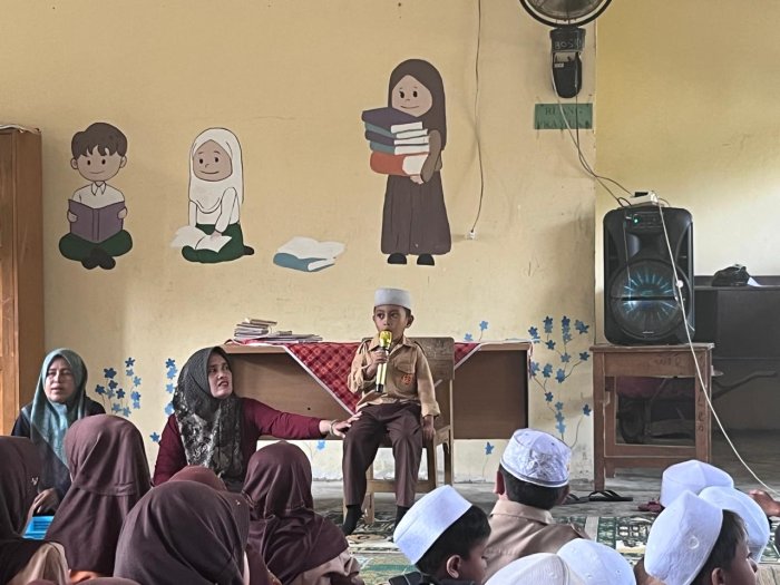 Day 2 Gebyar Ramadhan MIN 1 Muaro Jambi Siswa Siswi Khidmat Mengikuti Day 2 Gebyar Ramadhan MIN 1 Muaro Jambi Siswa Siswi Khidmat Mengikuti