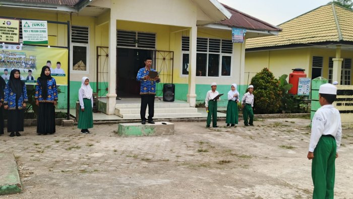 Pelaksanaan Memperingati Hari Pahlawan Di Pimpin Bapak Kepala MIN 1 Muaro Jambi