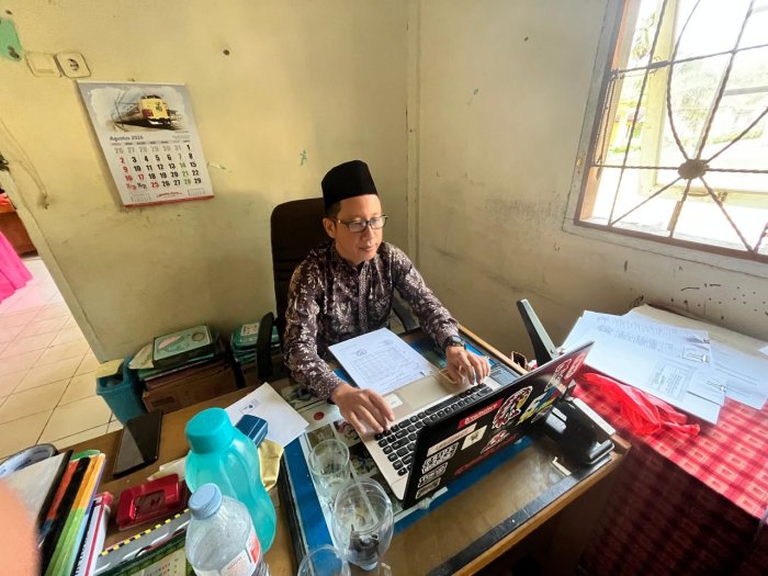 MIN 1 Muaro Jambi Bersiap Hadapi Akreditasi: Kepala Madrasah, Guru, dan Staf Kompak Siapkan Berkas MIN 1 Muaro Jambi Bersiap Hadapi Akreditasi: Kepala Madrasah, Guru, dan Staf Kompak Siapkan Berkas