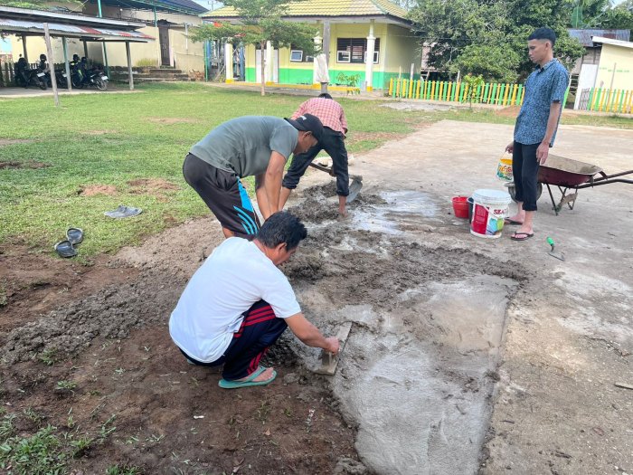 Sinergi Civitas MIN 1 Muaro Jambi: Memupuk Kebersamaan Lewat Penataan Lingkungan Madrasah