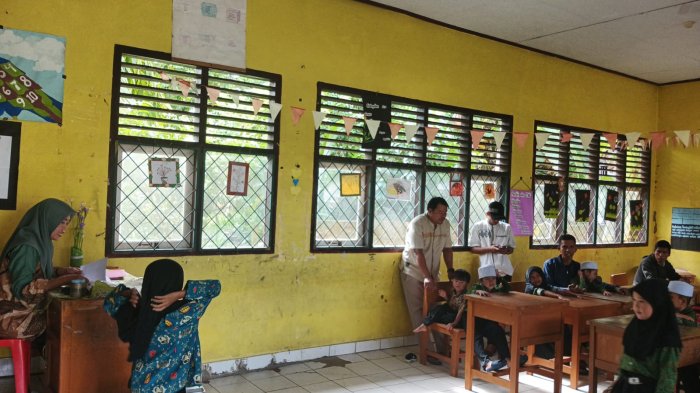 #Siswa Siswi Min 1 Muaro Jambi Mengambil Rapor Semester Ganjil Bersama Ayah Ke Madrasah 