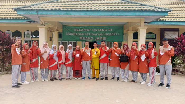  Di Pimpin Bapak Kepala MIN 1 Muaro Jambi  Bapak Ibu Majlis Guru  Dan Staf MIN 1 Muaro Jambi Ikuti Lomba Dalam Rangka Memperingati Hari Guru Nasional Yang Di Adakan Di Min 4 Muaro Jambi