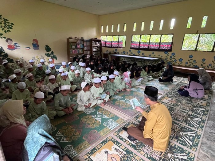 Lantunan Surah Yasin Bergema di MIN 1 Muaro Jambi: Tetap Khidmat Beribadah Meski Sedang Berpuasa