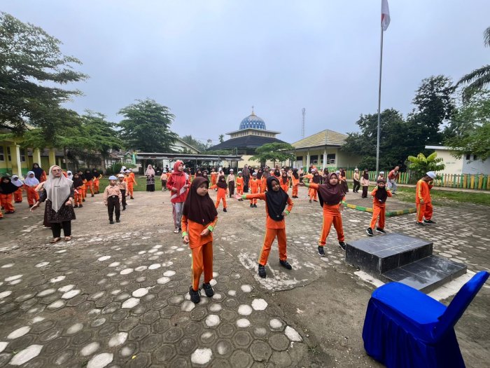 Pancarkan Semangat Pagi, Kemeriahan Senam Bersama Siswa dan Guru MIN 1 Muaro Jambi