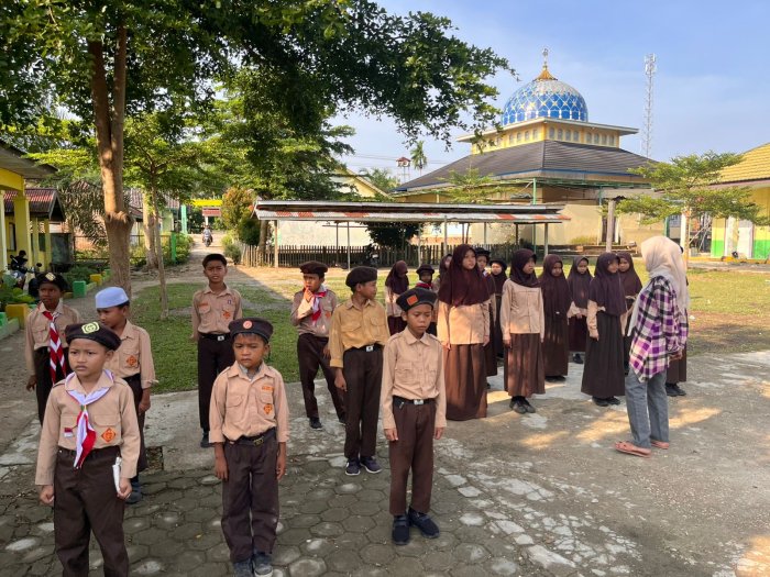 Momen Seru Kegiatan Pramuka MIN 1 Muaro Jambi dalam Bidikan Kamera Humas