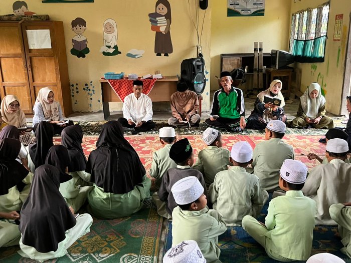 Berlangsung Khidmat, Siswa MIN 1 Muaro Jambi Lantunkan Surah Yasin Dipimpin Langsung Kepala Madrasah